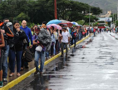 Βενεζουέλα: «Θα συνεχιστεί ο αγώνας» λέει ο αξιωματικός που επιτέθηκε σε κυβερνητικά κτίρια (βίντεο)